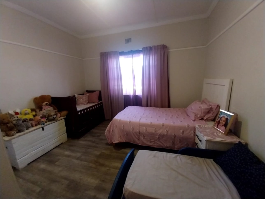 5 Bedroom Property for Sale in Rouxpark Western Cape